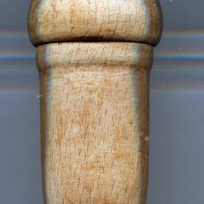 Peretta In Legno E Porcellana